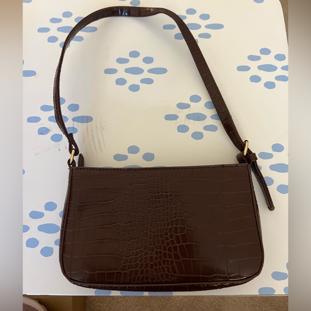 Maroon crock shoulder bag